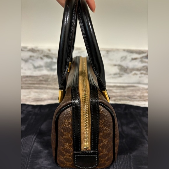 Celine mini bag. Comes with dust bag  still in amazing condition. - Picture 9 of 11